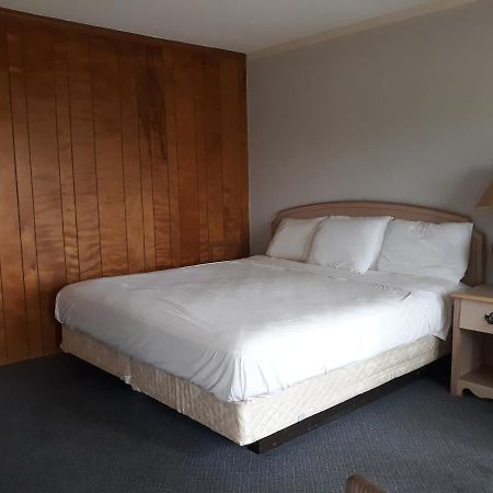 Lake Marion Inn Santee Bagian luar foto