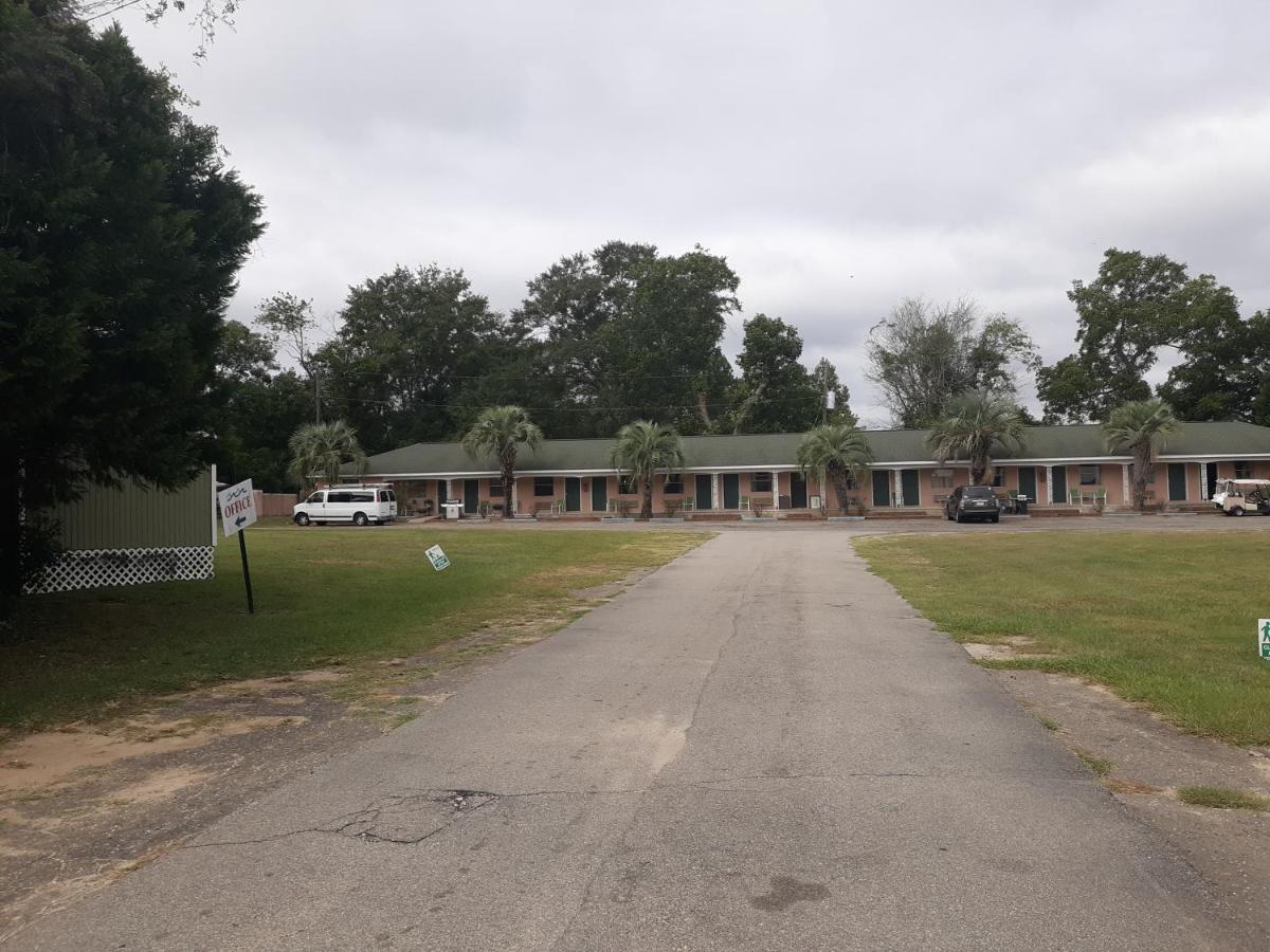Lake Marion Inn Santee Bagian luar foto