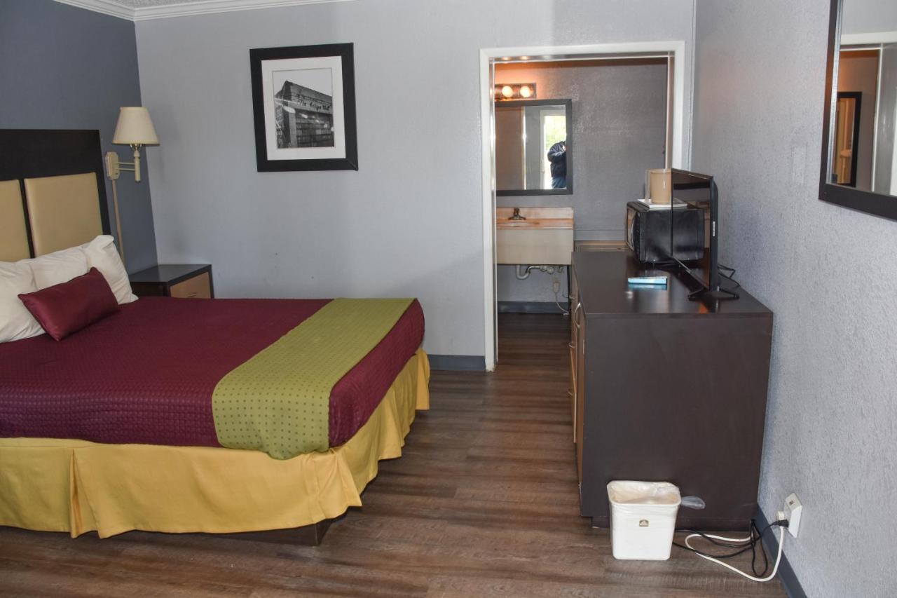 Lake Marion Inn Santee Bagian luar foto