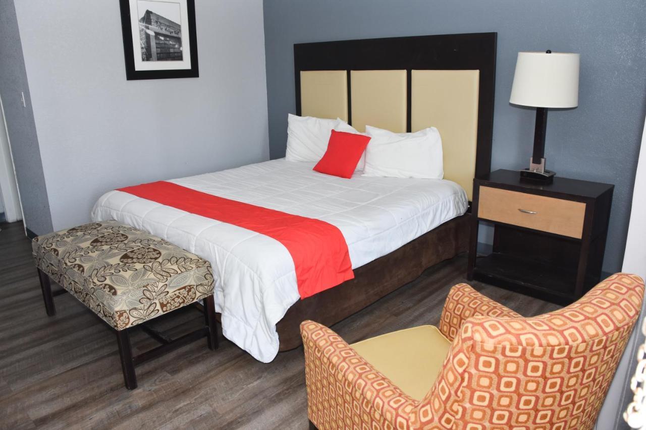 Lake Marion Inn Santee Bagian luar foto