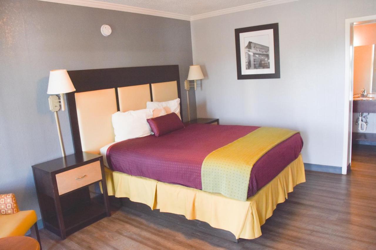 Lake Marion Inn Santee Bagian luar foto