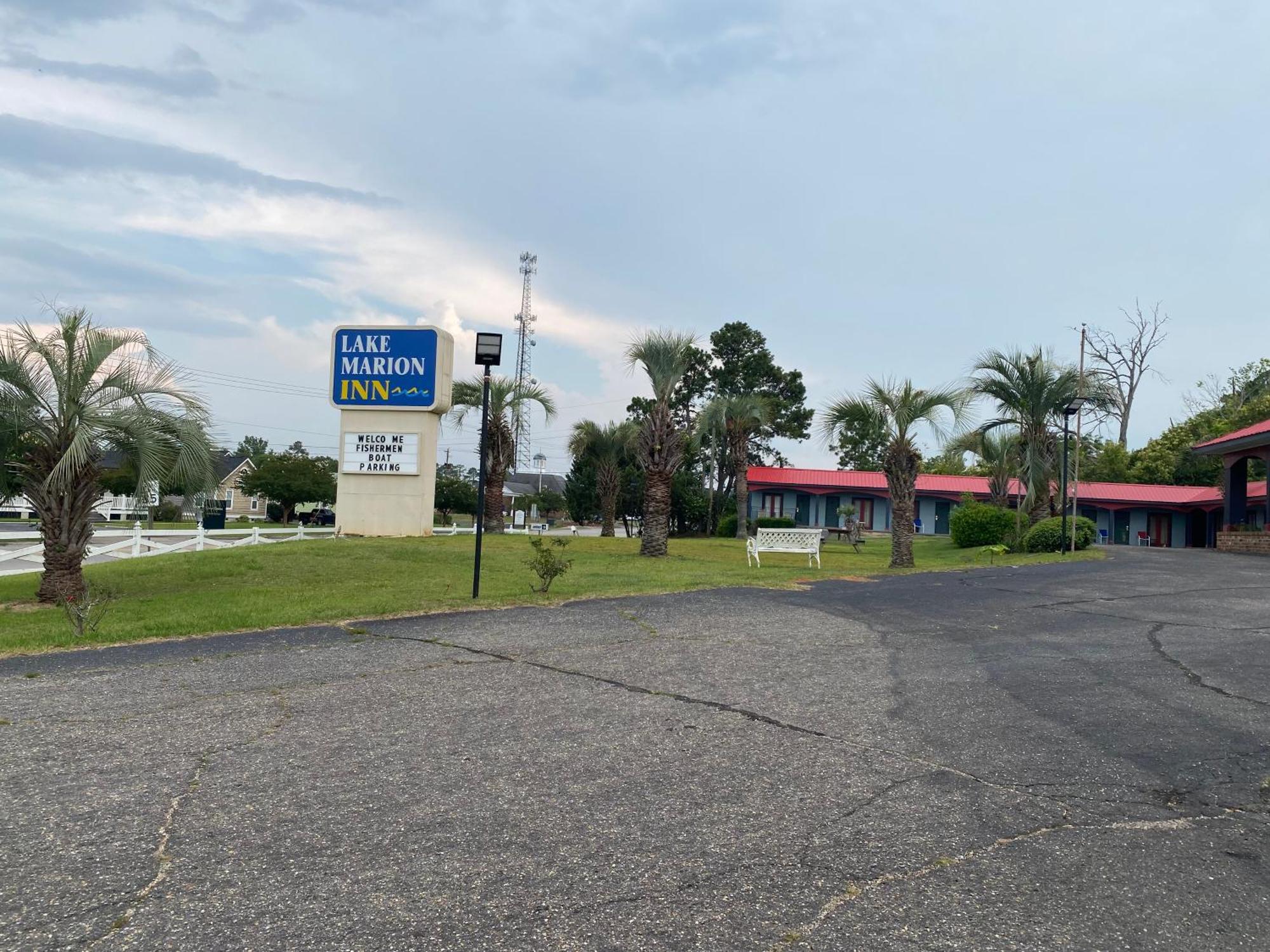 Lake Marion Inn Santee Bagian luar foto