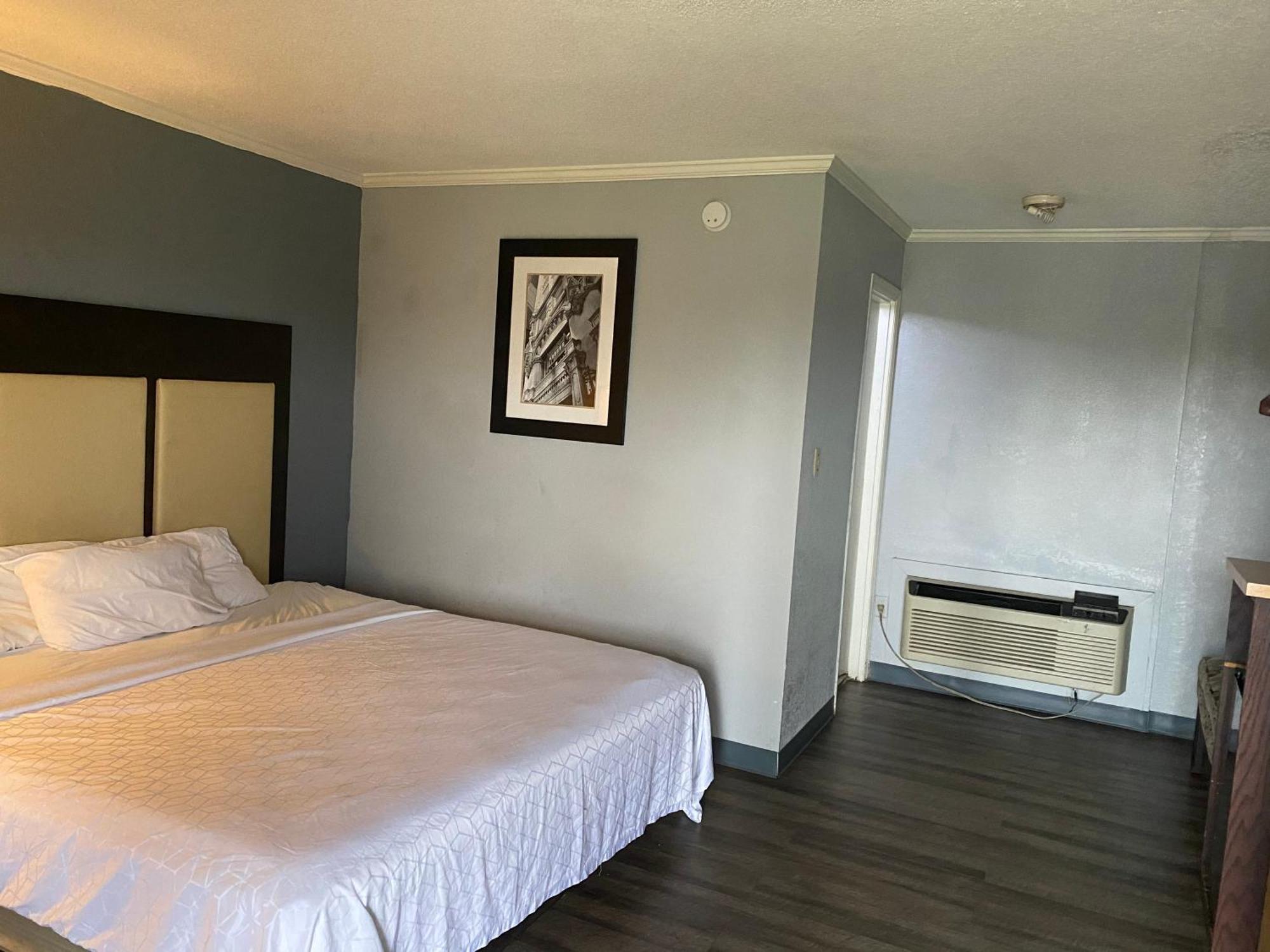 Lake Marion Inn Santee Bagian luar foto
