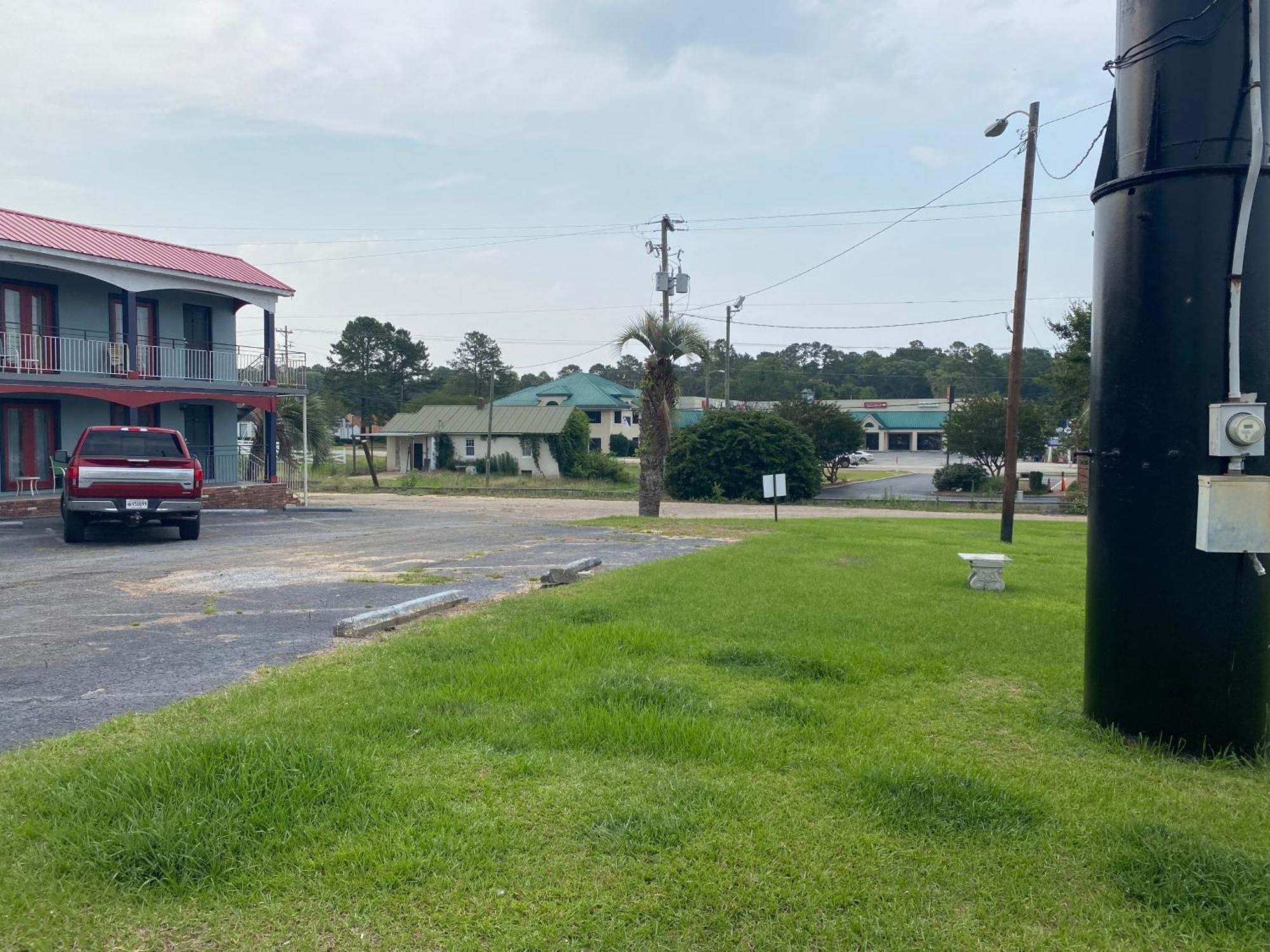 Lake Marion Inn Santee Bagian luar foto