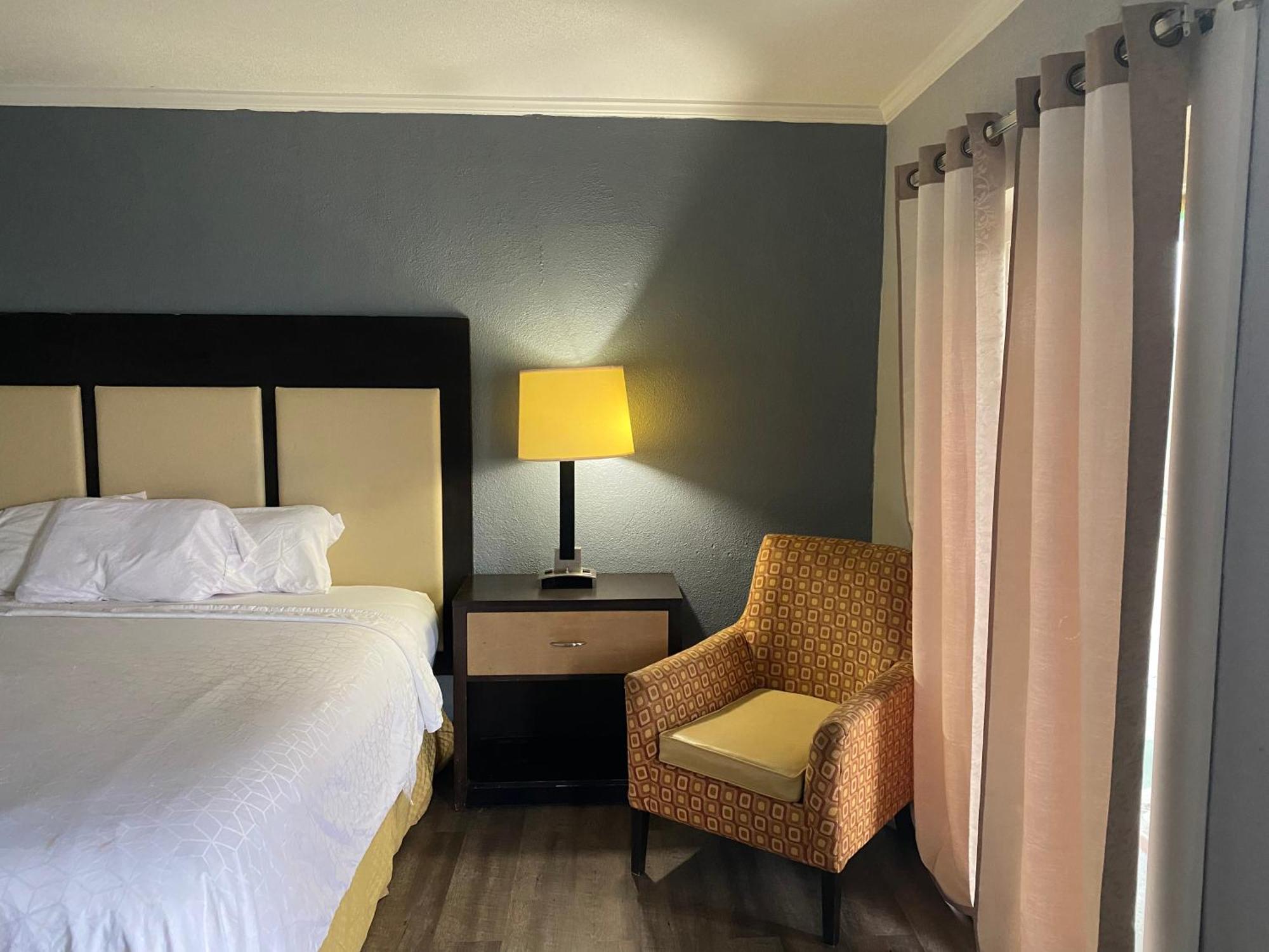 Lake Marion Inn Santee Bagian luar foto