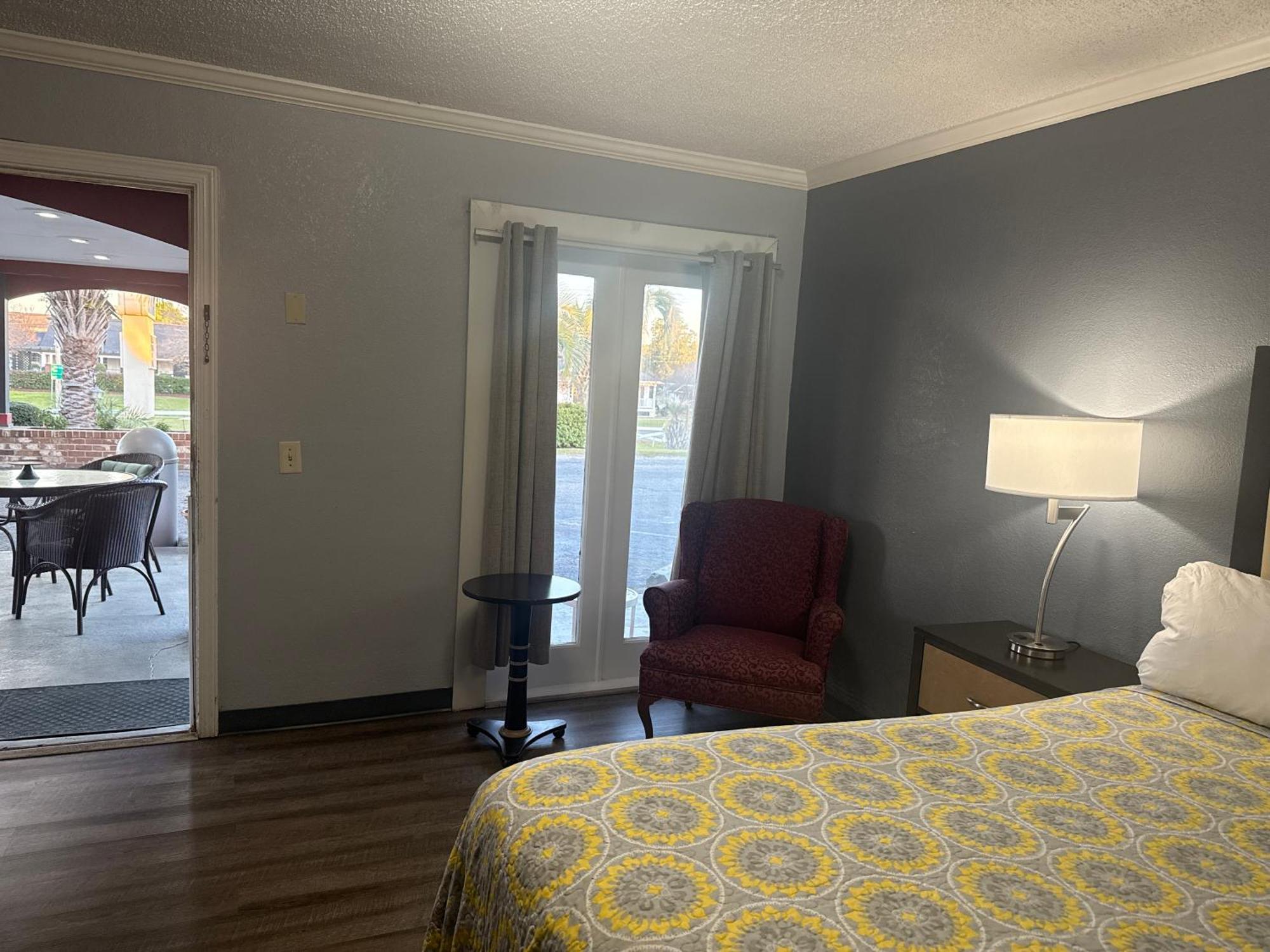 Lake Marion Inn Santee Bagian luar foto