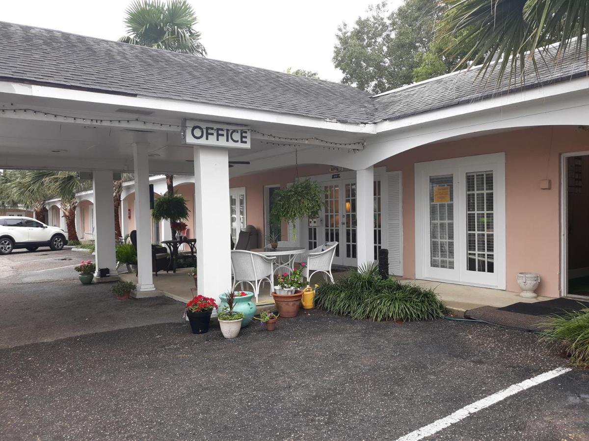 Lake Marion Inn Santee Bagian luar foto